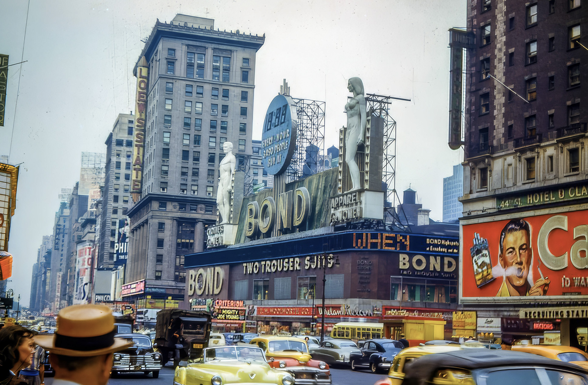 Bond Clothing Store building with early statues, 1940s