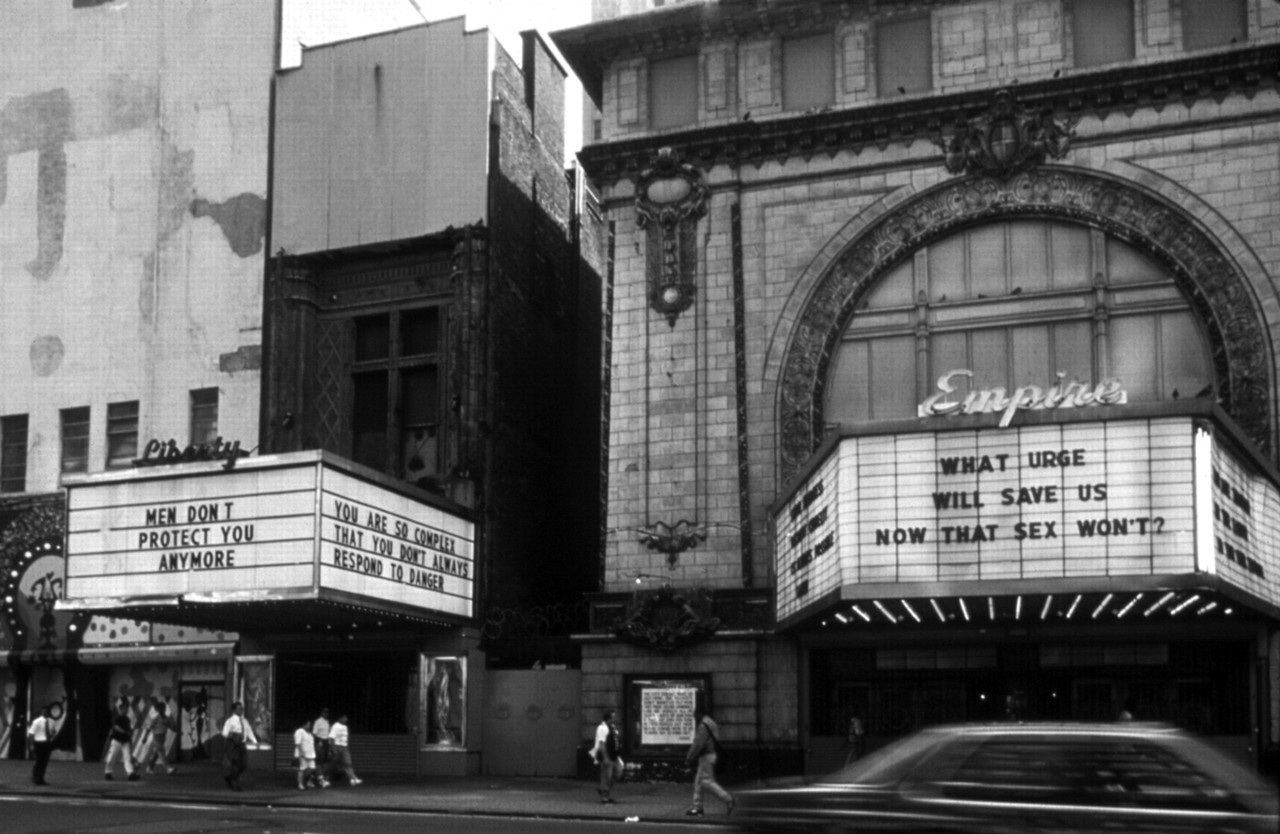 Steel track system for moving the theatre